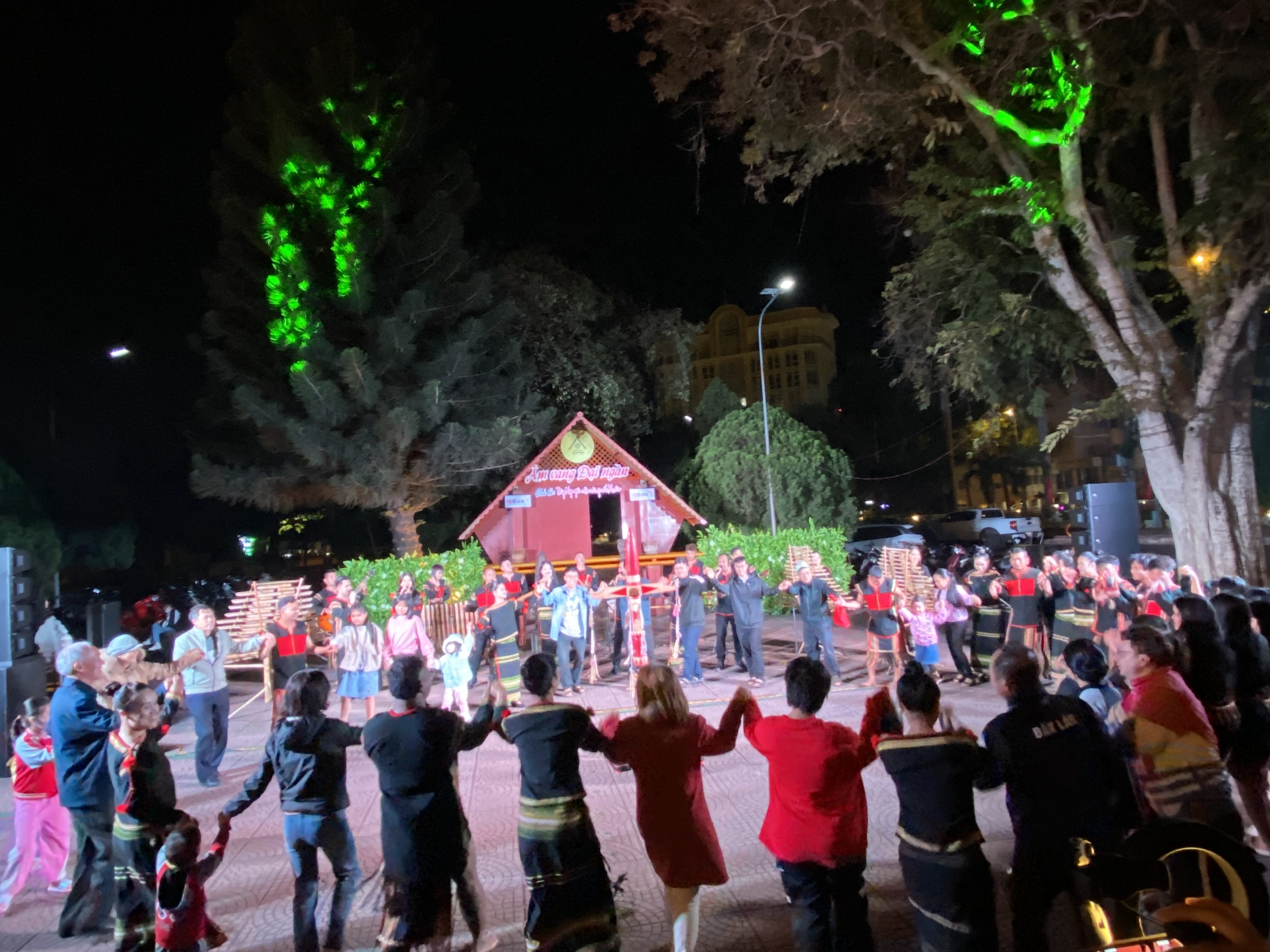 Chương trình biểu diễn Văn hóa Cồng chiêng phục vụ Nhân dân và du khách